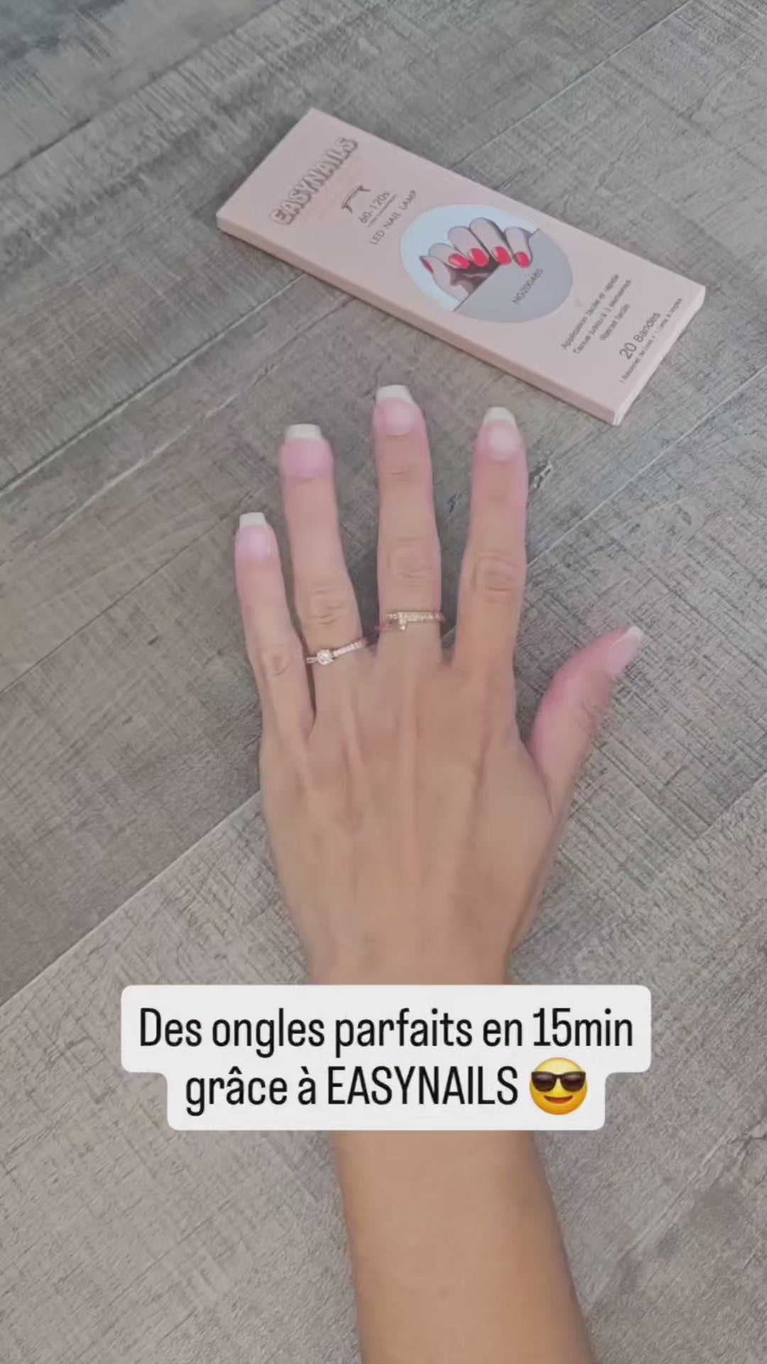 Charger la vidéo : Demonstration de pose de bandes gel uv Easynails